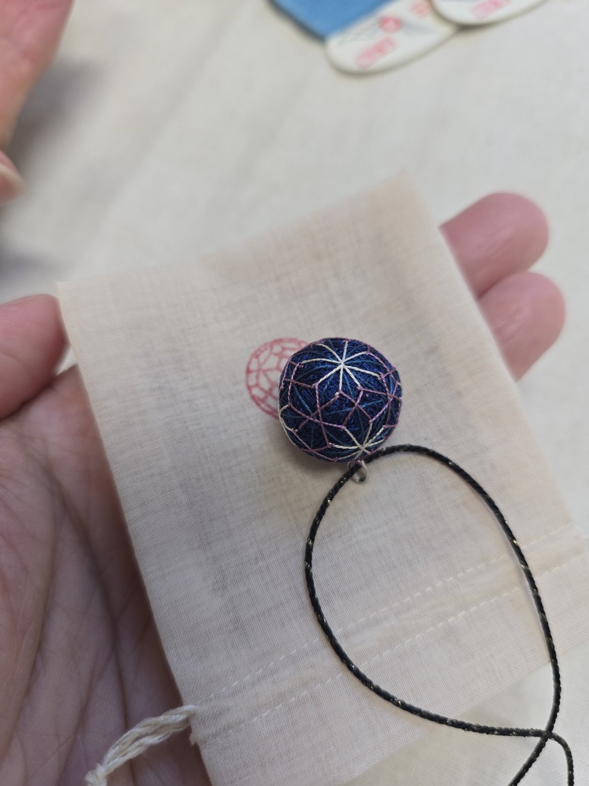 Temari-Workshop in Tokio: Japanisches Handwerk selbst ausprobieren